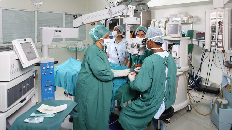 http_cdn.cnn.comcnnnextdamassets160126114802-surgery-fortis-clinique-darne